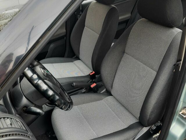 Зеленый Шкода Фабия, объемом двигателя 1.2 л и пробегом 168 тыс. км за 4400 $, фото 8 на Automoto.ua