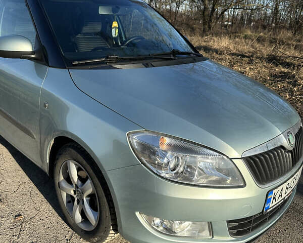 Зеленый Шкода Фабия, объемом двигателя 1.2 л и пробегом 240 тыс. км за 6550 $, фото 3 на Automoto.ua