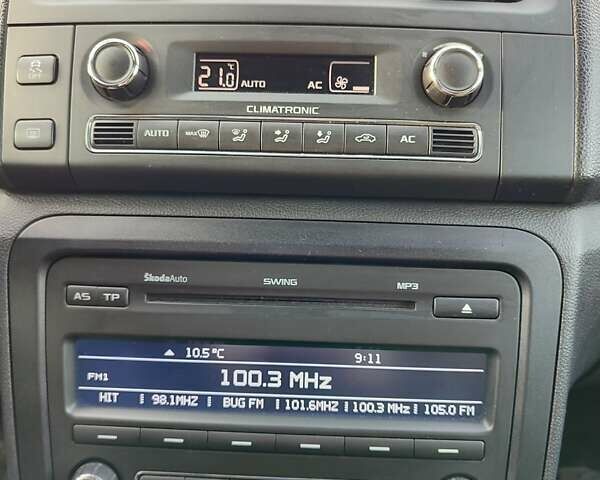 Зеленый Шкода Фабия, объемом двигателя 1.2 л и пробегом 193 тыс. км за 5500 $, фото 13 на Automoto.ua