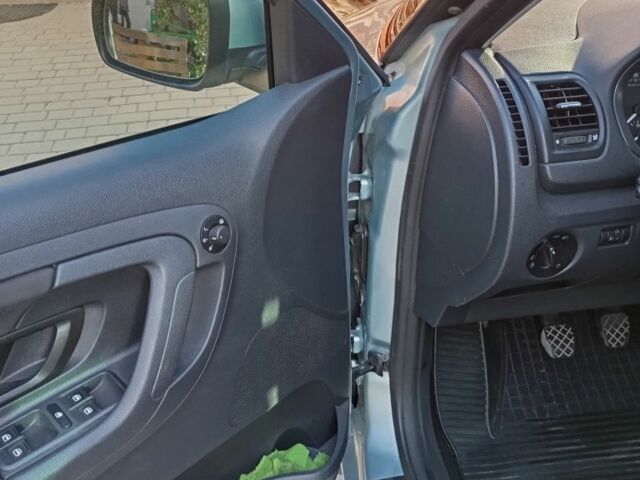 Зеленый Шкода Фабия, объемом двигателя 1.6 л и пробегом 245 тыс. км за 5200 $, фото 6 на Automoto.ua