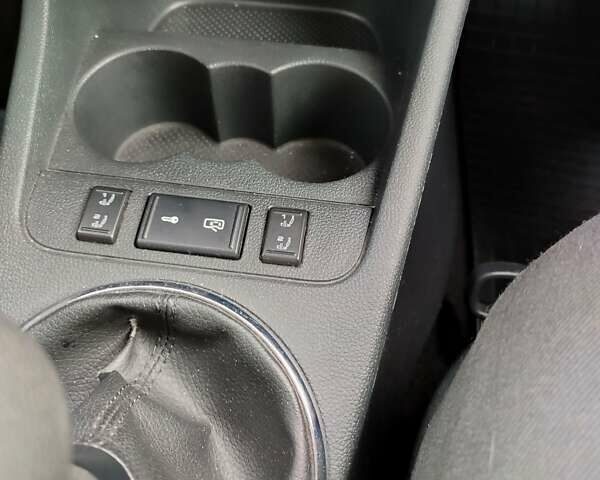 Зеленый Шкода Фабия, объемом двигателя 1.2 л и пробегом 193 тыс. км за 5500 $, фото 15 на Automoto.ua