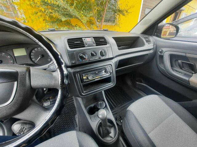 Зеленый Шкода Фабия, объемом двигателя 1.2 л и пробегом 168 тыс. км за 4400 $, фото 5 на Automoto.ua