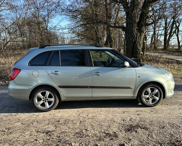Зеленый Шкода Фабия, объемом двигателя 1.2 л и пробегом 240 тыс. км за 6550 $, фото 4 на Automoto.ua
