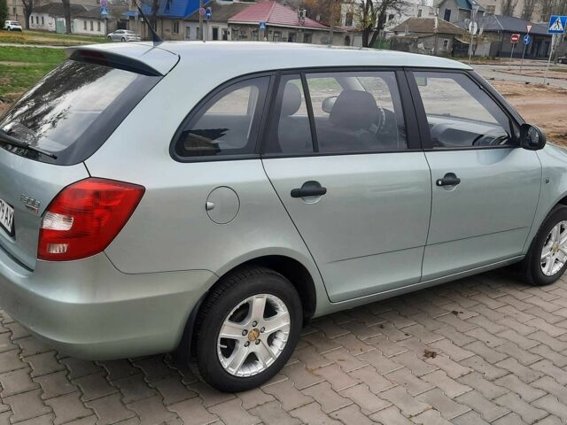 Зеленый Шкода Фабия, объемом двигателя 1.2 л и пробегом 168 тыс. км за 4400 $, фото 3 на Automoto.ua