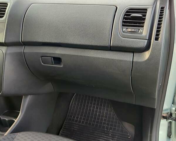 Зеленый Шкода Фабия, объемом двигателя 1.2 л и пробегом 193 тыс. км за 5500 $, фото 16 на Automoto.ua