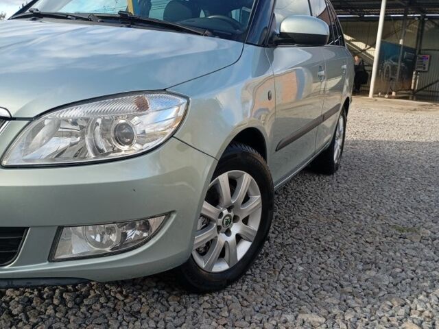 Зеленый Шкода Фабия, объемом двигателя 1.6 л и пробегом 245 тыс. км за 5200 $, фото 1 на Automoto.ua