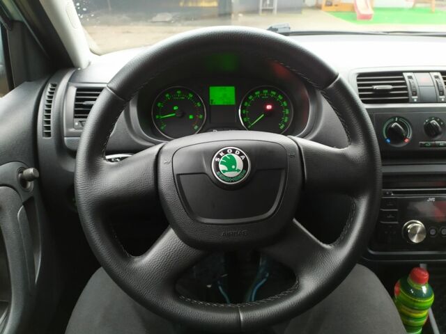 Зеленый Шкода Фабия, объемом двигателя 1.2 л и пробегом 230 тыс. км за 4500 $, фото 11 на Automoto.ua