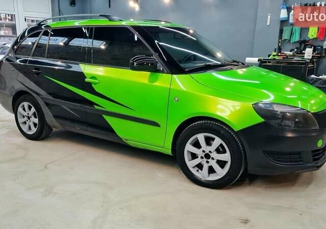 Зеленый Шкода Фабия, объемом двигателя 1.39 л и пробегом 357 тыс. км за 3200 $, фото 2 на Automoto.ua