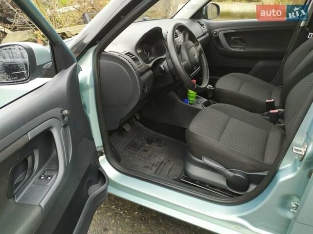 Зеленый Шкода Фабия, объемом двигателя 1.2 л и пробегом 230 тыс. км за 4500 $, фото 16 на Automoto.ua
