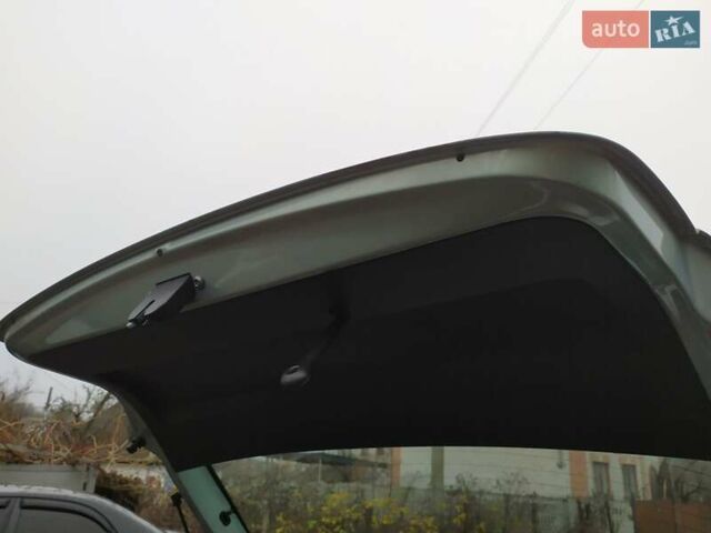 Зеленый Шкода Фабия, объемом двигателя 1.2 л и пробегом 230 тыс. км за 4500 $, фото 13 на Automoto.ua