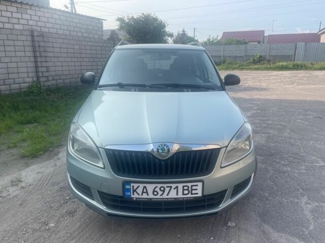 Зеленый Шкода Фабия, объемом двигателя 1.2 л и пробегом 187 тыс. км за 5300 $, фото 2 на Automoto.ua