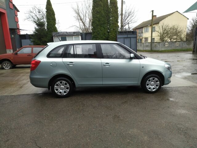 Зеленый Шкода Фабия, объемом двигателя 1.2 л и пробегом 230 тыс. км за 4500 $, фото 4 на Automoto.ua