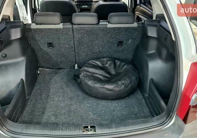 Зеленый Шкода Фабия, объемом двигателя 1.39 л и пробегом 357 тыс. км за 3200 $, фото 12 на Automoto.ua