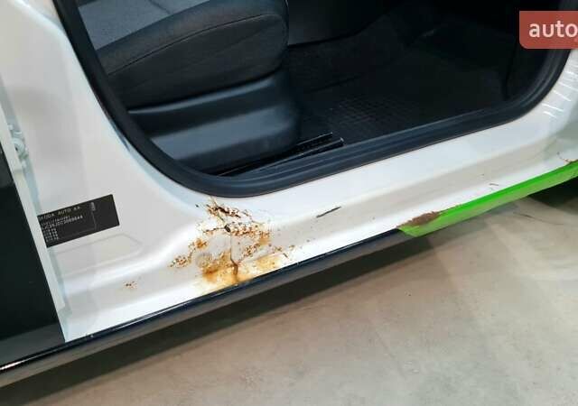 Зеленый Шкода Фабия, объемом двигателя 1.39 л и пробегом 357 тыс. км за 3200 $, фото 16 на Automoto.ua