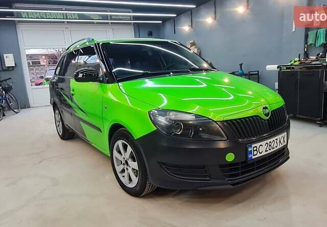 Зеленый Шкода Фабия, объемом двигателя 1.39 л и пробегом 357 тыс. км за 3200 $, фото 1 на Automoto.ua