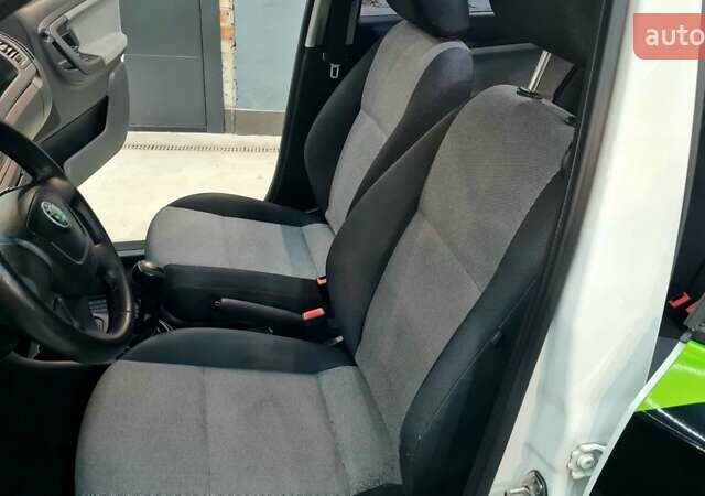 Зеленый Шкода Фабия, объемом двигателя 1.39 л и пробегом 357 тыс. км за 3200 $, фото 9 на Automoto.ua