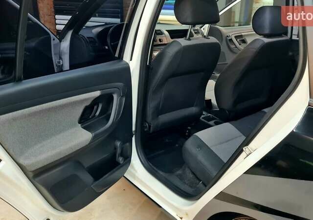 Зеленый Шкода Фабия, объемом двигателя 1.39 л и пробегом 357 тыс. км за 3200 $, фото 10 на Automoto.ua