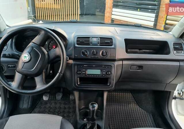 Зеленый Шкода Фабия, объемом двигателя 1.39 л и пробегом 357 тыс. км за 3200 $, фото 6 на Automoto.ua