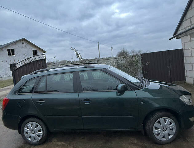 Зелений Шкода Фабія, об'ємом двигуна 1.6 л та пробігом 245 тис. км за 5300 $, фото 4 на Automoto.ua