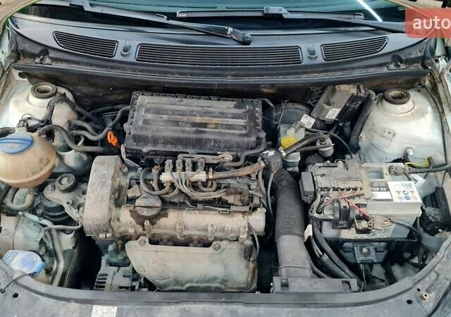 Зеленый Шкода Фабия, объемом двигателя 1.39 л и пробегом 357 тыс. км за 3200 $, фото 13 на Automoto.ua