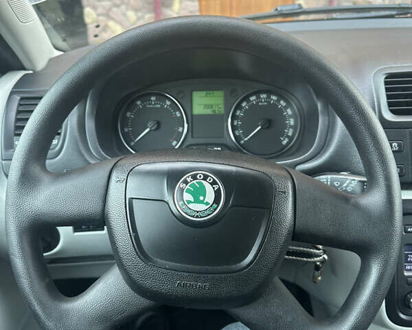 Зелений Шкода Фабія, об'ємом двигуна 1.2 л та пробігом 200 тис. км за 5222 $, фото 12 на Automoto.ua