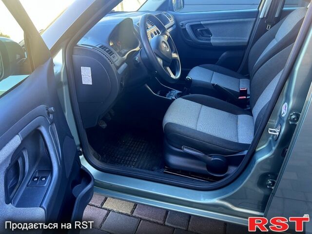 Зеленый Шкода Фабия, объемом двигателя 1.4 л и пробегом 190 тыс. км за 6900 $, фото 5 на Automoto.ua