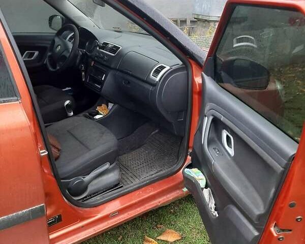 Оранжевый Шкода Фабия, объемом двигателя 1.39 л и пробегом 247 тыс. км за 3494 $, фото 5 на Automoto.ua