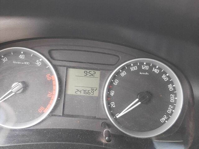 Оранжевый Шкода Фабия, объемом двигателя 1.4 л и пробегом 247 тыс. км за 3490 $, фото 8 на Automoto.ua