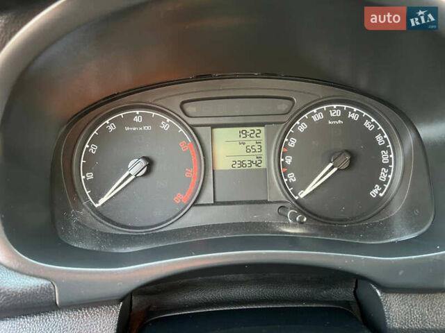 Помаранчевий Шкода Фабія, об'ємом двигуна 1.2 л та пробігом 237 тис. км за 4500 $, фото 26 на Automoto.ua