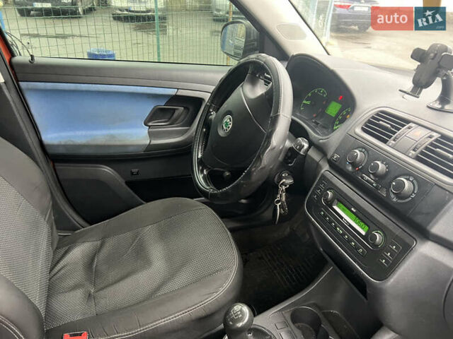 Оранжевый Шкода Фабия, объемом двигателя 1.2 л и пробегом 275 тыс. км за 3300 $, фото 6 на Automoto.ua