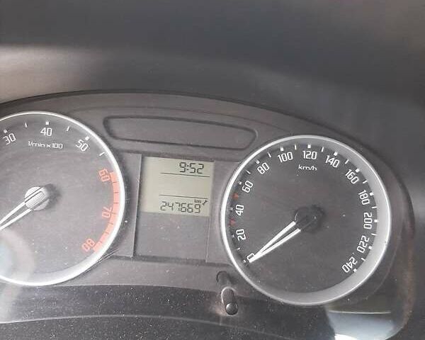 Оранжевый Шкода Фабия, объемом двигателя 1.39 л и пробегом 247 тыс. км за 3494 $, фото 6 на Automoto.ua