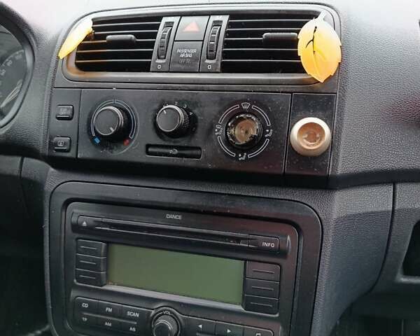 Помаранчевий Шкода Фабія, об'ємом двигуна 1.42 л та пробігом 207 тис. км за 4500 $, фото 13 на Automoto.ua