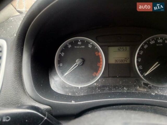 Оранжевый Шкода Фабия, объемом двигателя 1.2 л и пробегом 366 тыс. км за 1600 $, фото 8 на Automoto.ua