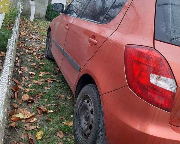 Оранжевый Шкода Фабия, объемом двигателя 1.39 л и пробегом 247 тыс. км за 3494 $, фото 4 на Automoto.ua