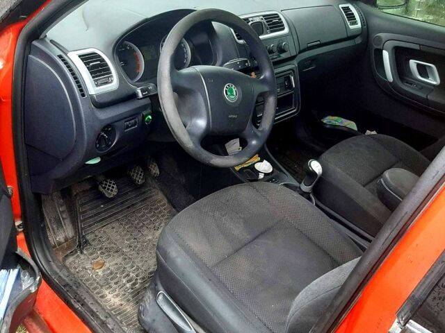 Оранжевый Шкода Фабия, объемом двигателя 1.4 л и пробегом 247 тыс. км за 3490 $, фото 1 на Automoto.ua