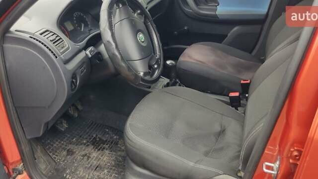 Оранжевый Шкода Фабия, объемом двигателя 1.2 л и пробегом 270 тыс. км за 3000 $, фото 8 на Automoto.ua