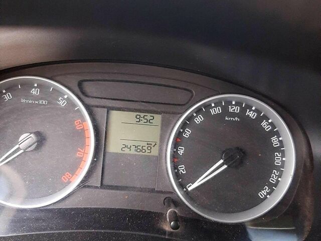 Оранжевый Шкода Фабия, объемом двигателя 1.4 л и пробегом 247 тыс. км за 3490 $, фото 6 на Automoto.ua