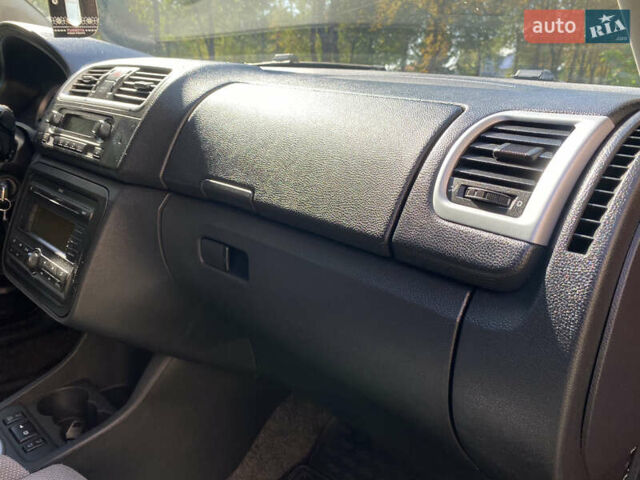 Помаранчевий Шкода Фабія, об'ємом двигуна 1.6 л та пробігом 280 тис. км за 4250 $, фото 15 на Automoto.ua
