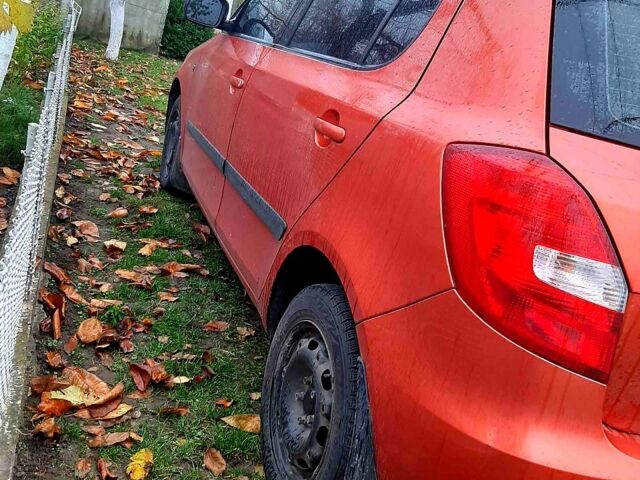 Оранжевый Шкода Фабия, объемом двигателя 1.4 л и пробегом 247 тыс. км за 3490 $, фото 4 на Automoto.ua