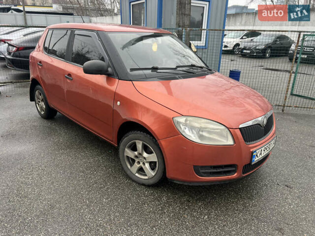 Оранжевый Шкода Фабия, объемом двигателя 1.2 л и пробегом 275 тыс. км за 3300 $, фото 1 на Automoto.ua