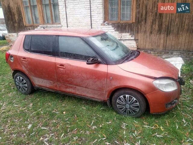 Оранжевый Шкода Фабия, объемом двигателя 1.2 л и пробегом 366 тыс. км за 1600 $, фото 2 на Automoto.ua