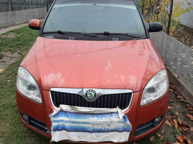Оранжевый Шкода Фабия, объемом двигателя 1.4 л и пробегом 247 тыс. км за 3490 $, фото 1 на Automoto.ua