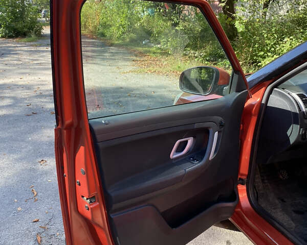 Помаранчевий Шкода Фабія, об'ємом двигуна 1.6 л та пробігом 280 тис. км за 4250 $, фото 17 на Automoto.ua