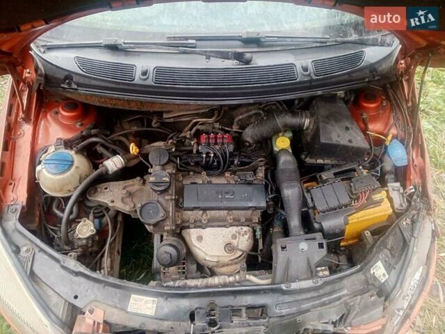 Оранжевый Шкода Фабия, объемом двигателя 1.2 л и пробегом 366 тыс. км за 1600 $, фото 9 на Automoto.ua