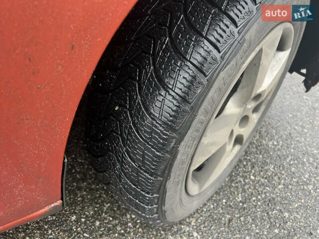 Оранжевый Шкода Фабия, объемом двигателя 1.2 л и пробегом 275 тыс. км за 3300 $, фото 5 на Automoto.ua