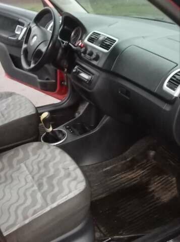 Помаранчевий Шкода Фабія, об'ємом двигуна 1.39 л та пробігом 340 тис. км за 2700 $, фото 4 на Automoto.ua