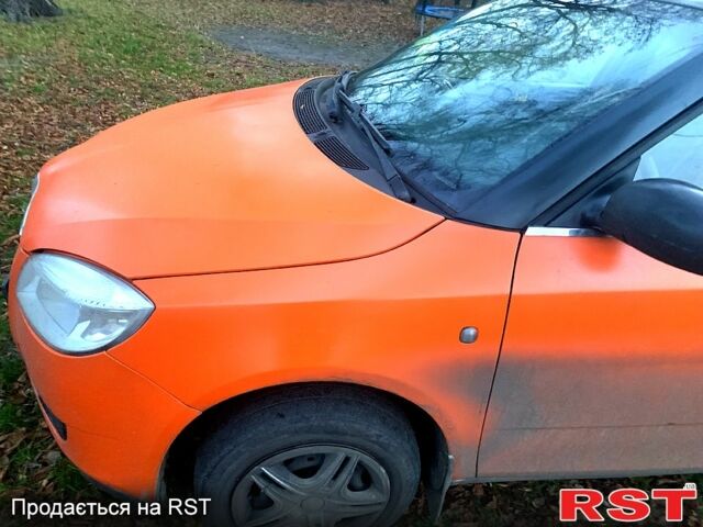 Помаранчевий Шкода Фабія, об'ємом двигуна 1.4 л та пробігом 0 тис. км за 2300 $, фото 3 на Automoto.ua