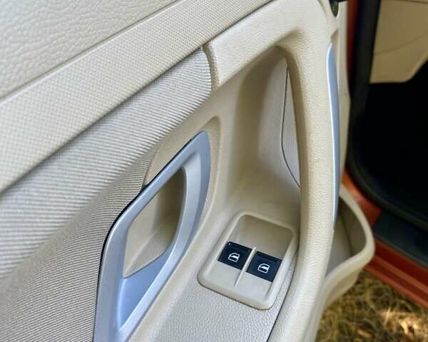 Оранжевый Шкода Фабия, объемом двигателя 1.6 л и пробегом 274 тыс. км за 6200 $, фото 11 на Automoto.ua