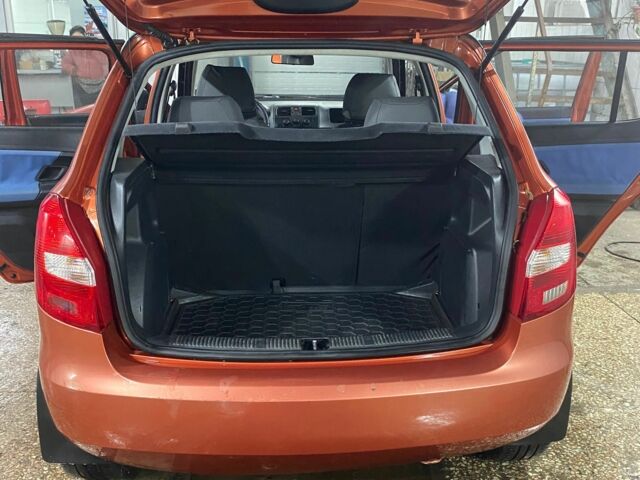 Оранжевый Шкода Фабия, объемом двигателя 1.2 л и пробегом 160 тыс. км за 4800 $, фото 2 на Automoto.ua