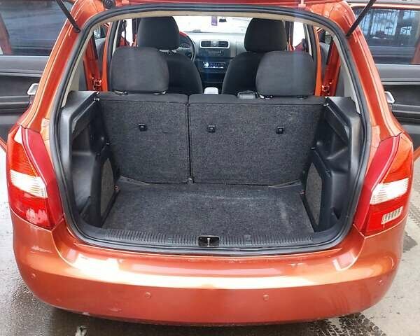 Помаранчевий Шкода Фабія, об'ємом двигуна 1.6 л та пробігом 325 тис. км за 3550 $, фото 27 на Automoto.ua